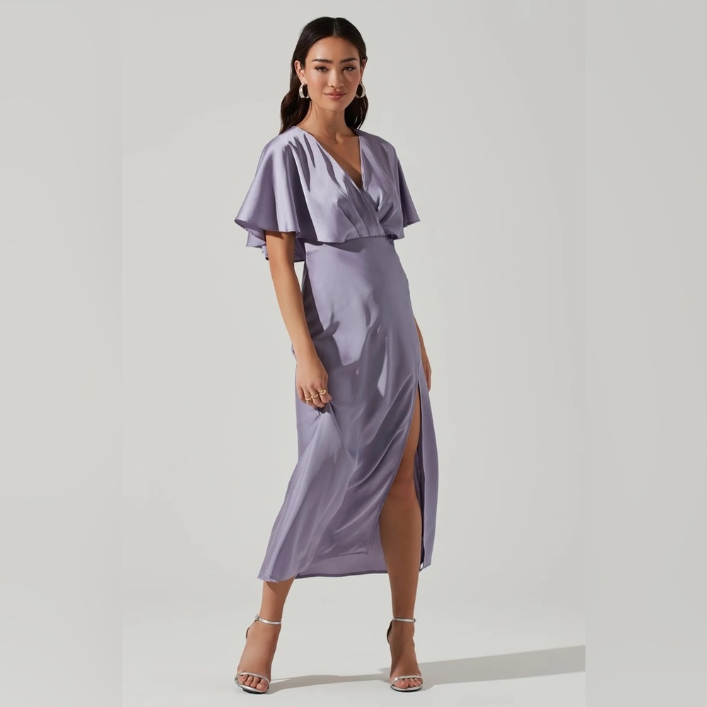 ASTR THE LABEL ALESSIA SATIN FLUTTER SLEEVE MIDI DRESS; Size XL
